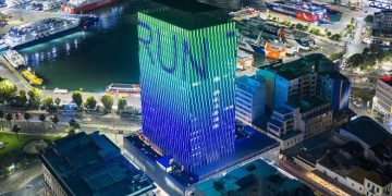 Η μεγαλύτερη πρόκληση ανάβασης σε ουρανοξύστη στην ΕλλάδαTo 2nd PIRAEUS TOWER RUN TO THE TOP ανέβασε την αδρεναλίνη στα ύψη! Ένας αγώνας  500 σκαλοπατιών στον Πύργο του Πειραιά