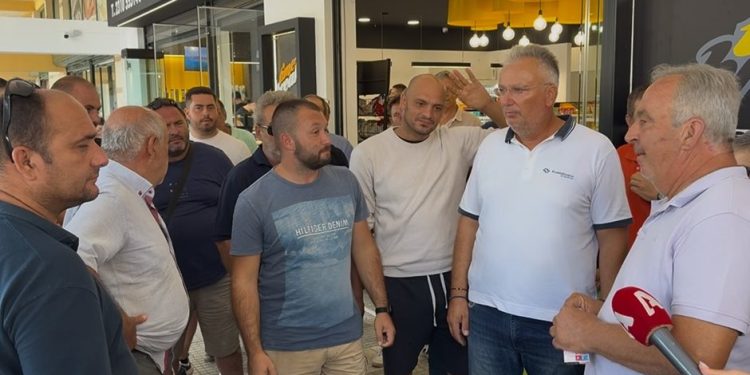 Στα γραφεία του ΟΠΕΚΕΠΕ αγρότες της Θεσσαλονίκης – Ετοιμάζουν κινητοποιήσεις για καθυστερήσεις στις πληρωμές