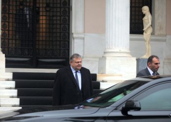 Βουλή: Σύγκρουση Μαξίμου – Βενιζέλου για τη θεσμική εκτροπή