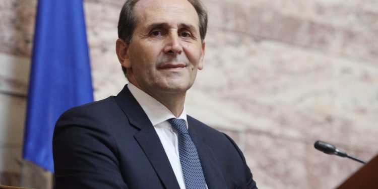 Ο πολιτικός κόσμος αποχαιρετά με θλίψη τον Απόστολο Βεσυρόπουλο