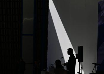 Κάποιες φορές η φυγή προς τα εμπρός μπορεί να γίνει άλμα στο κενό