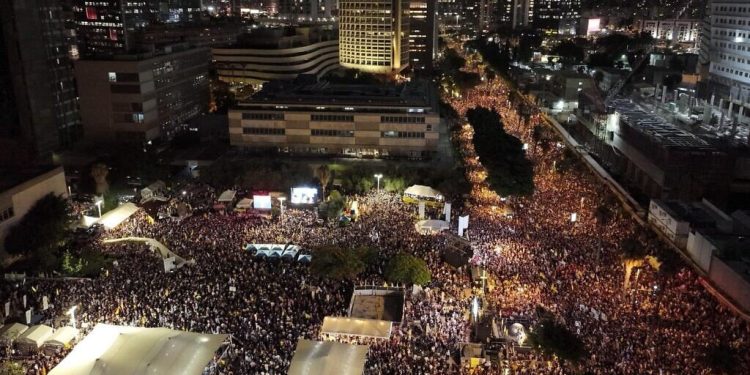 Ισραήλ: Τεράστια διαδήλωση στο Τελ Αβίβ υπέρ της επιστροφής των ομήρων μέσω μιας κατάπαυσης τους πυρός