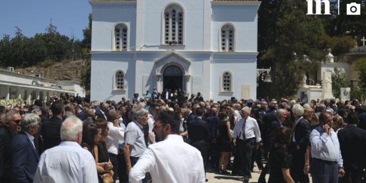 Λένα Σαμαρά: «Τι να πει ένας πατέρας που χάνει το παιδί του» – Συγκλόνισε με τον επικήδειο του ο Αντώνης Σαμαράς