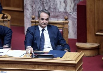 Με την πλάτη στον τοίχο η κυβέρνηση για πυρκαγιές και ΕΣΥ – Ευθύνες Μητσοτάκη «δείχνουν» τα κόμματα