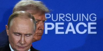 Τι σημαίνει η στροφή των ΗΠΑ σε ειρηνευτική συμφωνία για την Ουκρανία; – Μπορούν ΕΕ και Ζελένσκι να ανακόψουν αυτή την κατεύθυνση;