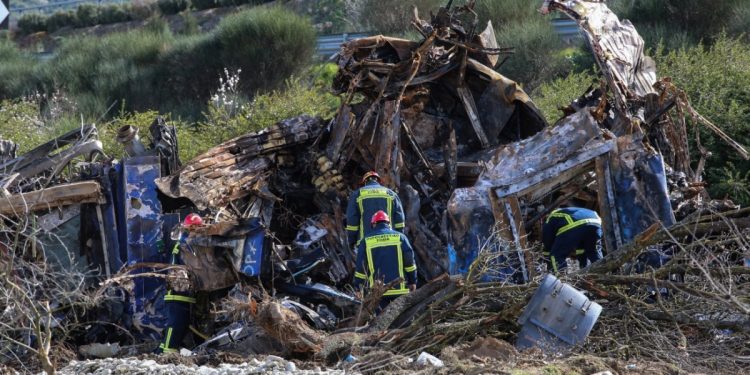 Τέμπη: Παραδόθηκε στον ανακριτή το πόρισμα της ΔΑΕΕ – Η καθυστέρηση στις έρευνες και οι αμφιβολίες
