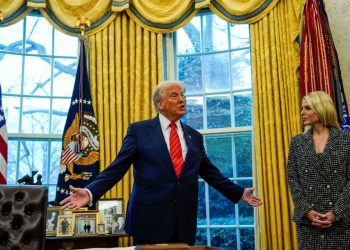 Ο Τραμπ, το «ναρκοπέδιο» Έπσταϊν και ο δύσκολος Σεπτέμβρης της Παμ Μπόντι