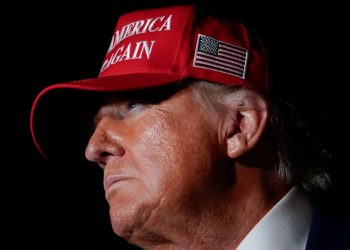 Ο Τραμπ απολύει αξιωματούχο γιατί δεν του άρεσαν τα… στοιχεία που δημοσίευσε