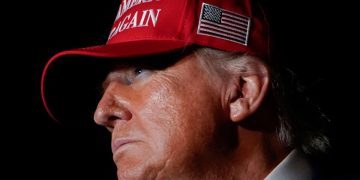 Ο Τραμπ απολύει αξιωματούχο γιατί δεν του άρεσαν τα… στοιχεία που δημοσίευσε