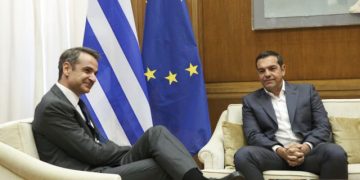 Δημοσκόπηση: Ο Τσίπρας απειλεί τον Μητσοτάκη χωρίς να έχει κόμμα