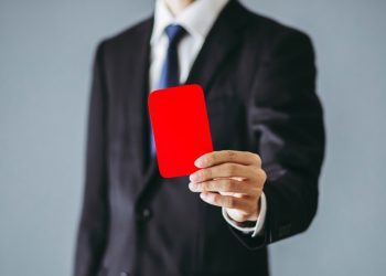 Η Ευρώπη έχει ήδη βγάλει «κόκκινη κάρτα» στον Κυριάκο Μητσοτάκη