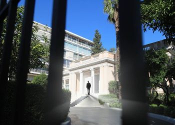 Ακρίβεια, Τέμπη και τώρα διαφθορά στα ραντάρ των δημοσκοπήσεων – Το σκάνδαλο του ΟΠΕΚΕΠΕ «τραντάζει» το Μαξίμου