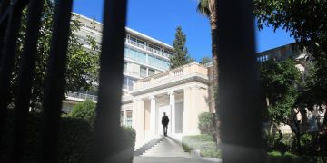 Ακρίβεια, Τέμπη και τώρα διαφθορά στα ραντάρ των δημοσκοπήσεων – Το σκάνδαλο του ΟΠΕΚΕΠΕ «τραντάζει» το Μαξίμου