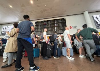 Συνεχίζονται οι ακυρώσεις πτήσεων στα ευρωπαϊκά αεροδρόμια μετά την κυβερνοεπίθεση