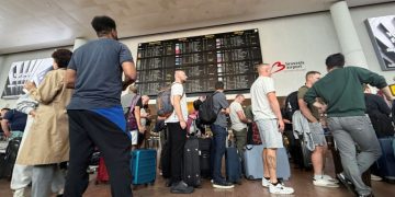 Συνεχίζονται οι ακυρώσεις πτήσεων στα ευρωπαϊκά αεροδρόμια μετά την κυβερνοεπίθεση