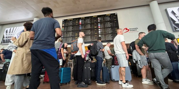 Συνεχίζονται οι ακυρώσεις πτήσεων στα ευρωπαϊκά αεροδρόμια μετά την κυβερνοεπίθεση