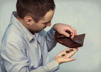 Απασχόληση: Η ανεργία μειώνεται αλλά ο μισθός δεν φτάνει