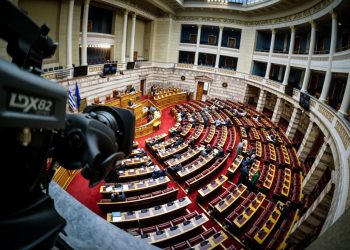 Πολιτική αντιπαράθεση με φόντο την ακρίβεια και το σκάνδαλο του ΟΠΕΚΕΠΕ