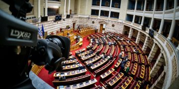 Πολιτική αντιπαράθεση με φόντο την ακρίβεια και το σκάνδαλο του ΟΠΕΚΕΠΕ