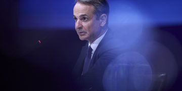 Η αύρα του Τσίπρα στη συνέντευξη Τύπου του Μητσοτάκη στη ΔΕΘ – Tο δίπολο επέστρεψε