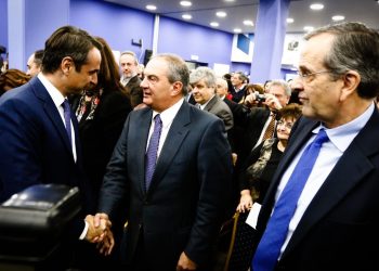 ΝΔ: Γέφυρες «βιτρίνα» από το Μαξίμου προς τον Σαμαρά