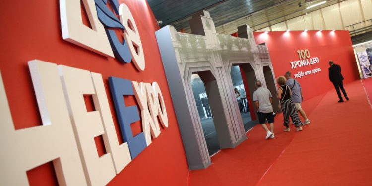 Φουντώνει η πολιτική αντιπαράθεση μετά τις εξαγγελίες Μητσοτάκη στη ΔΕΘ