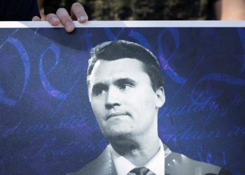 Δολοφονία Τσάρλι Κερκ: Νέο βίντεο με τον ύποπτο – Συνεχίζονται οι έρευνες για τον εντοπισμό του