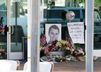 Δολοφονία Τσάρλι Κερκ: Ο Τραμπ σπεύδει να στοχοποιήσει τη «ριζοσπαστική αριστερά» – Φόβοι για εκτεταμένες αναταραχές