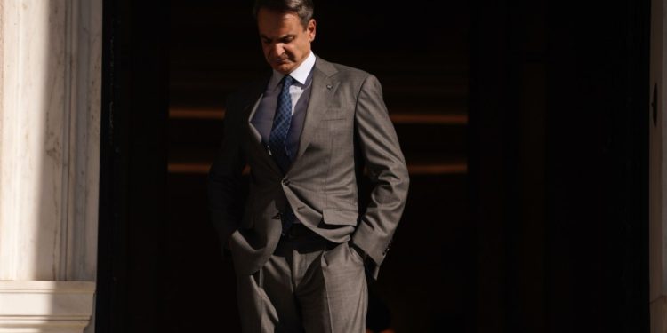 Μητσοτάκης και ΝΔ: ο ορίζοντας της άνοιξης και το σχέδιο εξόδου από τη δημοσκοπική κινούμενη άμμο