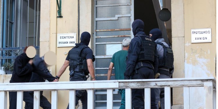 Κρήτη – Χανιά: Είχαν μοιράσει περιοχές τα μέλη της εγκληματικής οργάνωσης – Οι πελάτες πλήρωναν και με POS