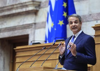 Μασάζ Μητσοτάκη στους «γαλάζιους» βουλευτές και φροντιστήριο για τα μέτρα της ΔΕΘ