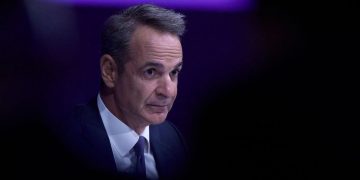 Νερώνει το αφήγημα της αυτοδυναμίας ο Κυριάκος Μητσοτάκης