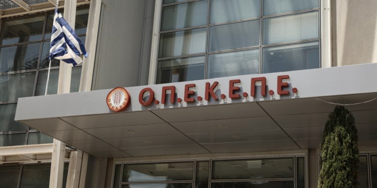 Μύδροι της αντιπολίτευσης για τον ΟΠΕΚΕΠΕ – «Η κυβέρνηση ήθελε από την αρχή να κουκουλώσει το σκάνδαλο»