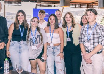 Ο Δήμαρχος Πειραιά Γιάννης Μώραλης στην εκπαιδευτική εκδήλωση για τους νικητές του 1ου Πανελλήνιου και Παγκύπριου Διαγωνισμού Σχολικών Εφημερίδων