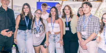 Ο Δήμαρχος Πειραιά Γιάννης Μώραλης στην εκπαιδευτική εκδήλωση για τους νικητές του 1ου  Πανελλήνιου και Παγκύπριου Διαγωνισμού Σχολικών Εφημερίδων