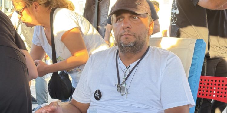 Συγκλονίζουν τα λόγια του Πάνου Ρούτσι στο Σύνταγμα – «Όσοι εμποδίζουν τις εκταφές είναι συνένοχοι»