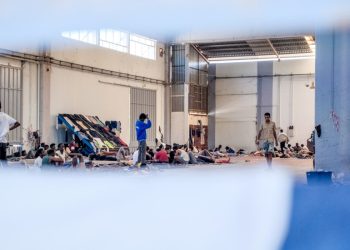 Μεταναστευτικό: Συμφωνία για δύο δομές μεταναστών στην Κρήτη – Βραδιά ταραχών στην Αγυιά που ασφυκτιά