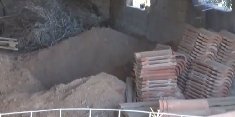 Βοιωτία: Φρίκη από τις αποκαλύψεις για την 62χρονη που έθαψε τη μητέρα της σε στάβλο