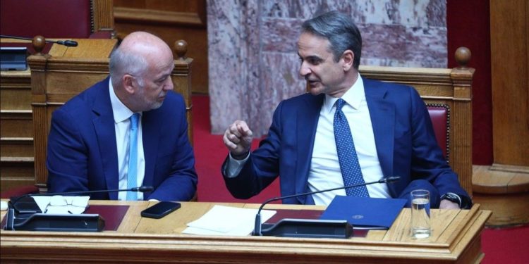 Τέμπη: Η κυβέρνηση επικαλείται την ανεξαρτησία της Δικαιοσύνης όταν… τη βολεύει