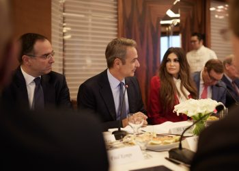 Συνάντηση γνωριμίας Κυριάκου Μητσοτάκη – Κίμπερλι Γκίλφοϊλ στη Νέα Υόρκη