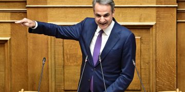 Κυρ. Μητσοτάκης: Αυταρχικός και διχαστικός για… την «προστασία» του μνημείου του Αγνώστου Στρατιώτη