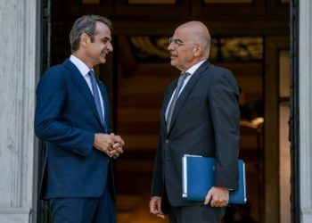 Το αυτογκόλ του Κυριάκου Μητσοτάκη απέναντι στον Νίκο Δένδια και το αγεφύρωτο ρήγμα μεταξύ τους