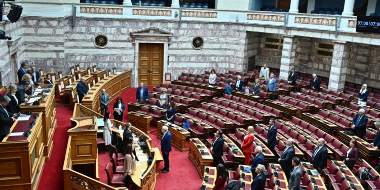 Βουλή: Συζήτηση των αρχηγών των κομμάτων για την εξωτερική πολιτική