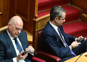 Το μήνυμα Δένδια ότι εμμένει στη διαφοροποίησή του και η επικοινωνία με πρωτοβουλία Μητσοτάκη