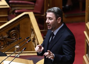 Η διπλή «επίθεση» Ανδρουλάκη σε Μητσοτάκη και Τσίπρα και οι παρεμβάσεις των «πρώην» Προέδρων