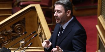 Η διπλή «επίθεση» Ανδρουλάκη σε Μητσοτάκη και Τσίπρα και οι παρεμβάσεις των «πρώην» Προέδρων