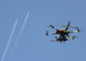 Ουκρανικά drones προκάλεσαν πυρκαγιά σε ρωσική μονάδα φυσικού αερίου