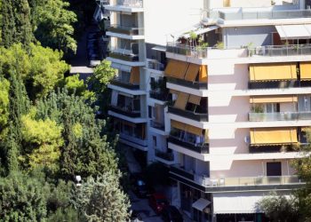 Ευρώπη: Δίχως φρένο η στεγαστική κρίση – Δεύτερη η Αθήνα στην «απρόσιτη» κατοικία – O παράγοντας Airbnb