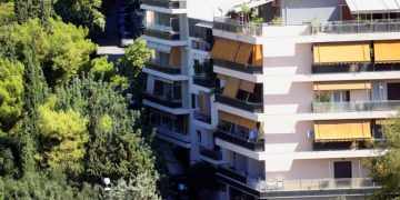 Ευρώπη: Δίχως φρένο η στεγαστική κρίση – Δεύτερη η Αθήνα στην «απρόσιτη» κατοικία – O παράγοντας Airbnb