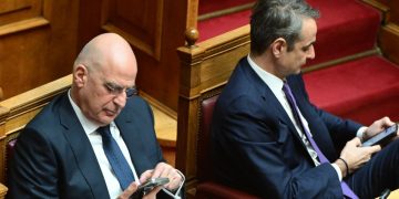 Το ιστορικό των διαφοροποιήσεων Δένδια από τη γραμμή του Μαξίμου και η μετωπική σύγκρουση αντιλήψεων στη ΝΔ